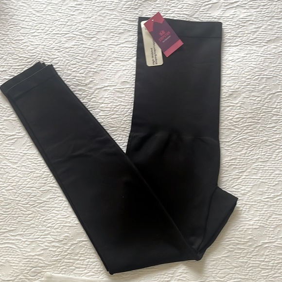 Shapermint Empetua High Waisted Shaping Capri Leggings ( 2 pair) XL - Picture 2 of 7